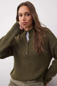 TRENDYOLMİLLA Wardrobe Essentials Khaki Soft textured Knitwear Sweater |