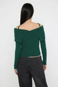 TRENDYOLMİLLA Emerald Green Premium Thread/Special Thread Carmen Neck Sleeveless Knitwear Sweater - Image 4