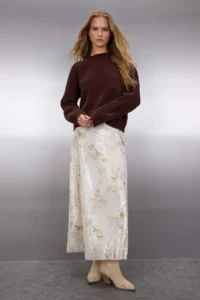 TRENDYOLMİLLA Brown Wide Pattern Special Thread Knitwear Sweater - Image 2