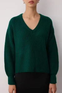 TRENDYOLMİLLA Emerald Green Soft textured Wide Pattern Basic Knitwear Sweater - Image 3