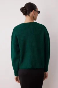 TRENDYOLMİLLA Emerald Green Soft textured Wide Pattern Basic Knitwear Sweater - Image 4