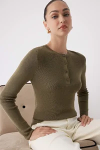 TRENDYOLMİLLA Wardrobe Essentials Khaki Mercerized Look Basic buttoned Knitwear Sweater |