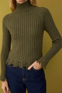 TRENDYOLMİLLA Khaki Short/Crop Skirt Detailed Knitwear Sweater - Image 3