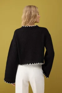 TRENDYOLMİLLA Black Wide Pattern Short/Crop Pearl Detailed Knitwear Sweater - Image 4