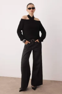 TRENDYOLMİLLA Black Collar Detailed Crop/Short Knitwear Sweater - Image 2