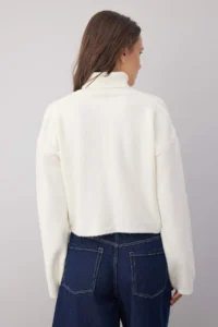 TRENDYOLMİLLA Wardrobe Essentials Ecru Wide Pattern Soft textured Crop/Short Knitwear Sweater - Image 4