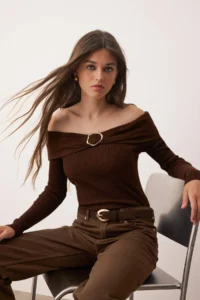 TRENDYOLMİLLA Brown Accessory Detailed Carmen Collar Thin Knitwear Sweater