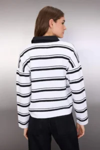 TRENDYOLMİLLA Black Cotton Wide Pattern Shirt Collar Striped Knitwear Sweater - Image 4