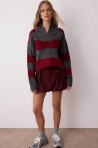 TRENDYOLMİLLA Burgundy Soft textured Wide Pattern Thick V-neck Knitwear Sweater - Image 2