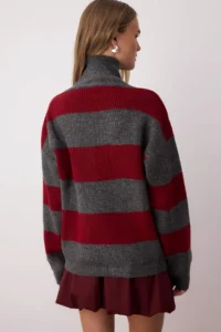 TRENDYOLMİLLA Burgundy Soft textured Wide Pattern Thick V-neck Knitwear Sweater - Image 4