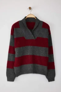 TRENDYOLMİLLA Burgundy Soft textured Wide Pattern Thick V-neck Knitwear Sweater - Image 5