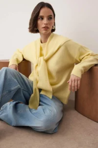 TRENDYOLMİLLA Yellow Soft textured Wide Pattern Shawl Knitwear Sweater
