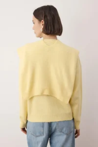 TRENDYOLMİLLA Yellow Soft textured Wide Pattern Shawl Knitwear Sweater - Image 4