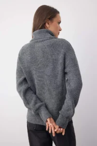 TRENDYOLMİLLA Wardrobe Essentials Anthracite Soft textured Knitwear Sweater | - Image 4