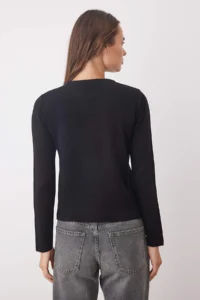 TRENDYOLMİLLA Ecru-Black Crew Neck 2 Sets Paket Knitwear Sweater - Image 7