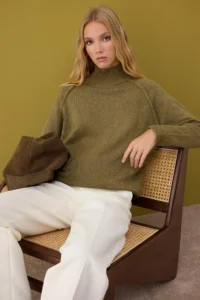 TRENDYOLMİLLA Khaki Soft textured Wide Pattern Knitwear Sweater