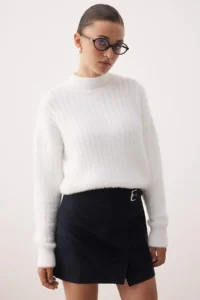 TRENDYOLMİLLA Ecru Sakal/soft yarn Crop/Short Knitwear Sweater
