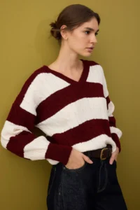 TRENDYOLMİLLA Burgundy Soft textured Wide Pattern Color Blocked Knitwear Sweater