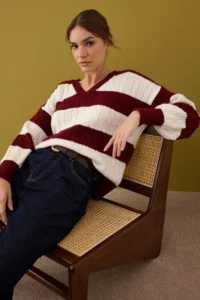 TRENDYOLMİLLA Burgundy Soft textured Wide Pattern Color Blocked Knitwear Sweater - Image 2