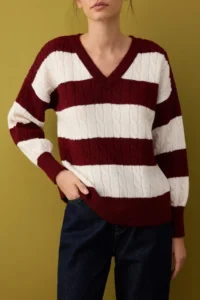 TRENDYOLMİLLA Burgundy Soft textured Wide Pattern Color Blocked Knitwear Sweater - Image 3