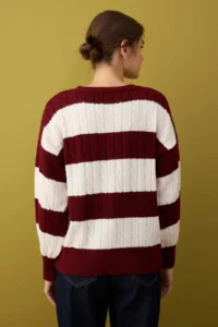 TRENDYOLMİLLA Burgundy Soft textured Wide Pattern Color Blocked Knitwear Sweater - Image 4