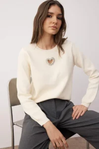 TRENDYOLMİLLA Ecru Heart Cut Out/Pencere Detailed Knitwear Sweater - Image 2