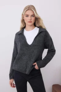 TRENDYOLMİLLA Anthracite Soft textured V-neck Wide Pattern Knitwear Sweater - Image 2