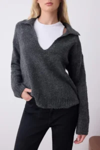 TRENDYOLMİLLA Anthracite Soft textured V-neck Wide Pattern Knitwear Sweater - Image 3
