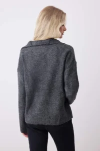 TRENDYOLMİLLA Anthracite Soft textured V-neck Wide Pattern Knitwear Sweater - Image 4