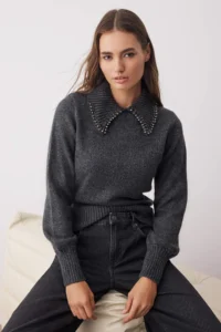 TRENDYOLMİLLA Anthracite Soft textured Polo Shirt Collar Stone Detailed Knitwear Sweater