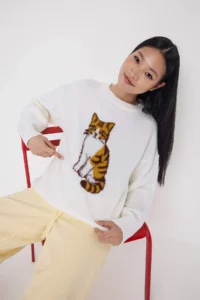 TRENDYOLMİLLA Teen Ecru*001 Soft textured Cat Embroidered Crew Neck Knitwear Sweater - Image 2