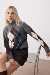 TRENDYOLMİLLA Dark Gray Baklava Patterned Soft textured Knitwear Sweater