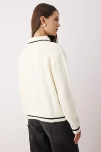 TRENDYOLMİLLA Ecru Premium Thread/Special Thread Polo Shirt Collar Soft textured Knitwear Sweater - Image 4
