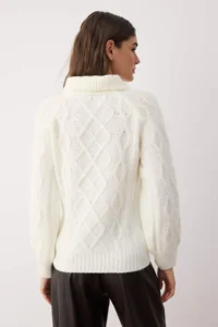 TRENDYOLMİLLA Ecru Soft textured Knitting Patterned Knitwear Sweater - Image 4