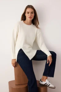 TRENDYOLMİLLA Ecru Soft textured Slit Detailed Knitwear Sweater