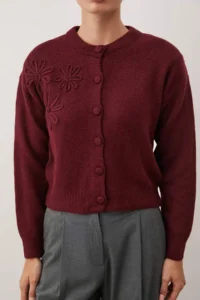 TRENDYOLMİLLA Red Soft textured flower patterned Knitwear Sweater - Image 3