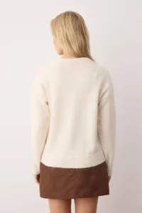 TRENDYOLMİLLA Ecru Shawl and Hair Clip Detailed Soft textured Knitwear Sweater - Image 4