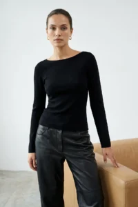TRENDYOLMİLLA Wardrobe Essentials Black Soft textured Boat Neck Knitwear Sweater - Image 6