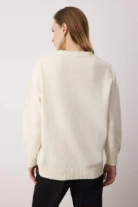 TRENDYOLMİLLA Ecru Wide Pattern Crew Neck Teddy Bear Knitwear Sweater - Image 4
