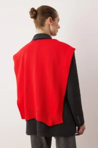 TRENDYOLMİLLA Red Sweater Look Knitwear Shawl - Image 3