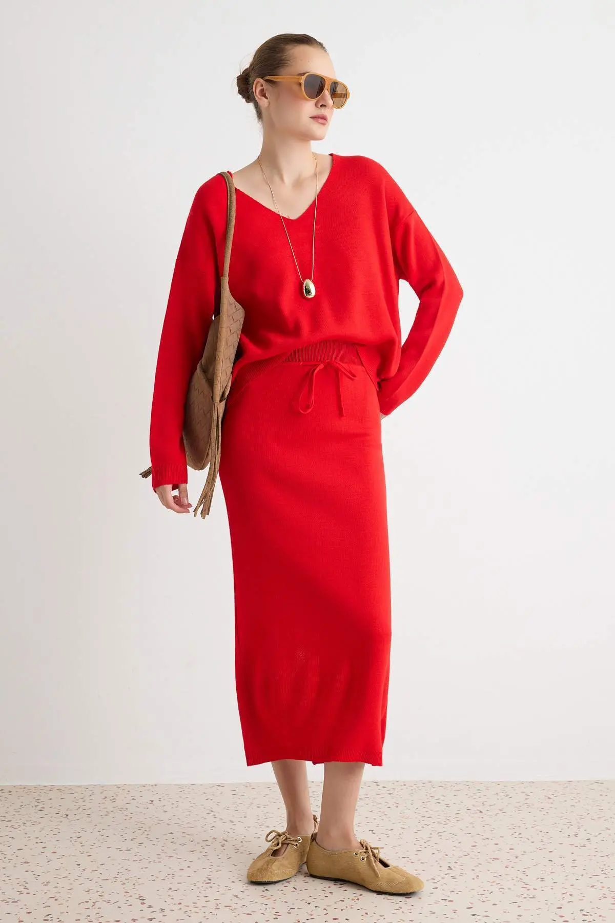 TWOAW27AU00007-RED_1