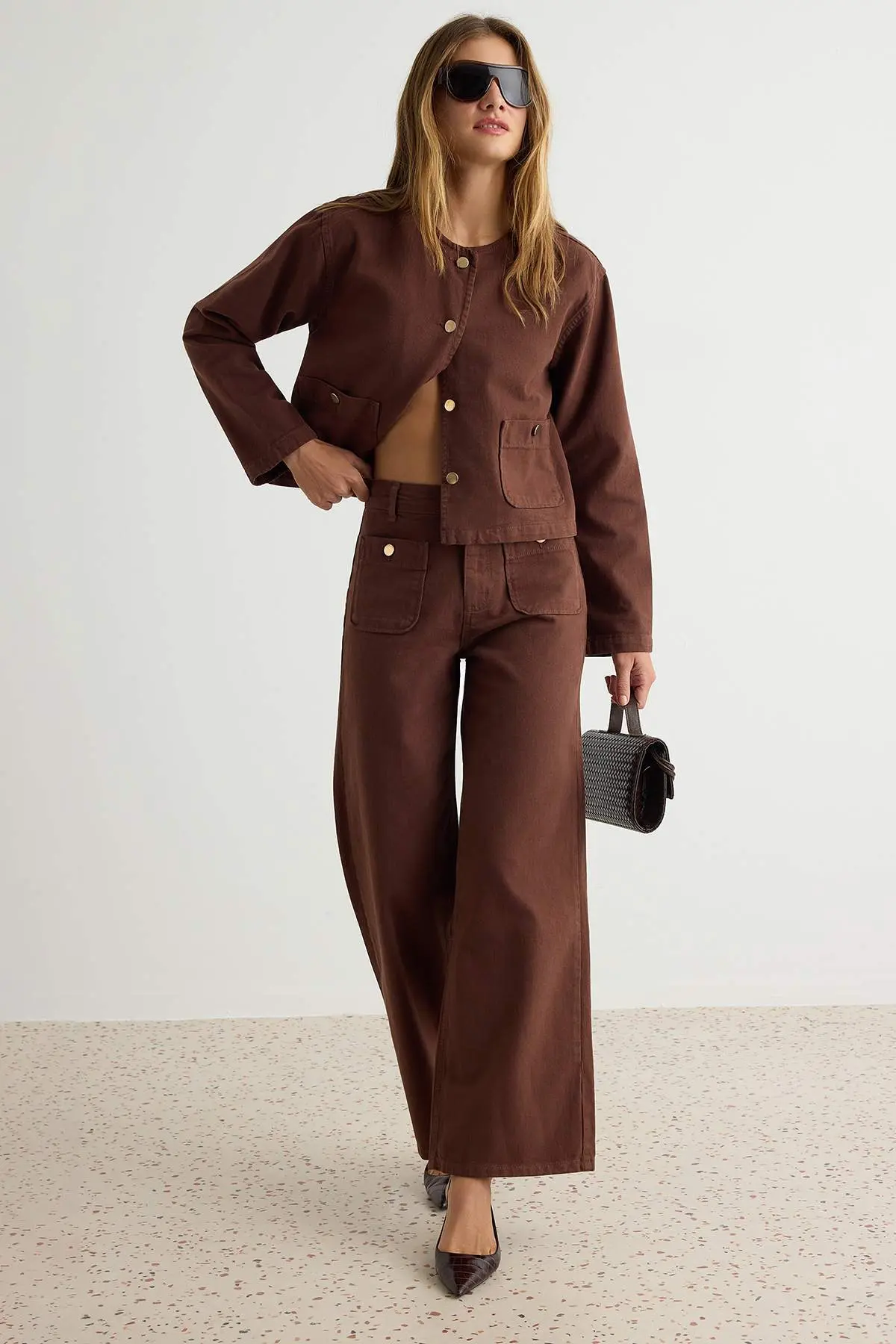 TWOAW27AU00119-BROWN_1
