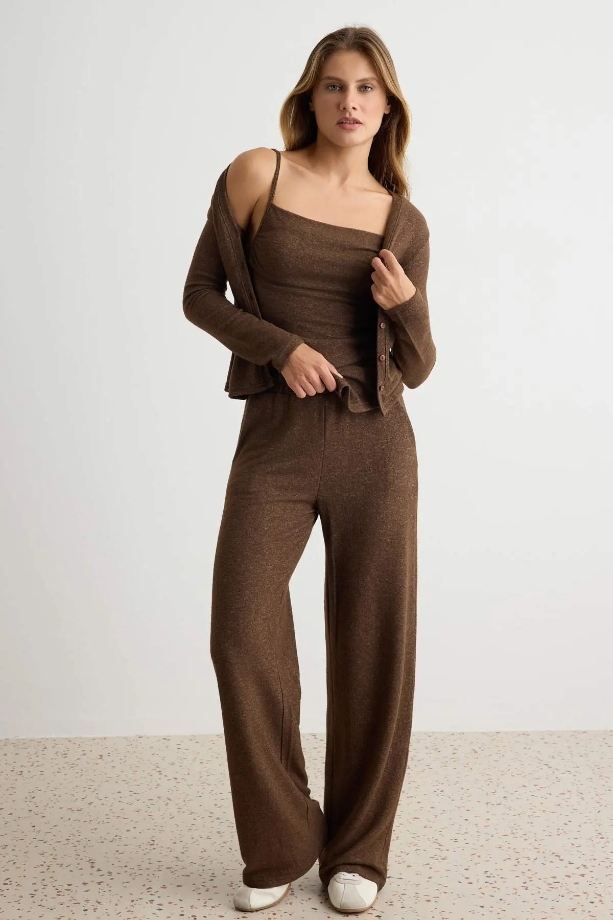 TWOAW27AU00136-BROWN_1