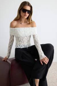 TRENDYOLMİLLA Ecru Plain Fitted Carmen Collar Long Sleeve Lace Knitting Blouse