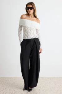 TRENDYOLMİLLA Ecru Plain Fitted Carmen Collar Long Sleeve Lace Knitting Blouse - Image 2