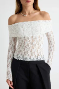 TRENDYOLMİLLA Ecru Plain Fitted Carmen Collar Long Sleeve Lace Knitting Blouse - Image 3