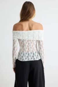 TRENDYOLMİLLA Ecru Plain Fitted Carmen Collar Long Sleeve Lace Knitting Blouse - Image 4