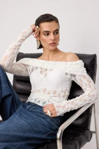 TRENDYOLMİLLA Ecru Plain Fitted Carmen Collar Long Sleeve Lace Knitting Blouse - Image 5