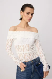 TRENDYOLMİLLA Ecru Plain Fitted Carmen Collar Long Sleeve Lace Knitting Blouse - Image 6