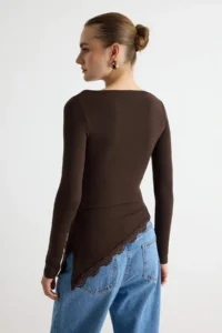 TRENDYOLMİLLA Brown Plain Fitted Boat Neck Lace Detailed LONG Viscose Rib Knitting Blouse - Image 4